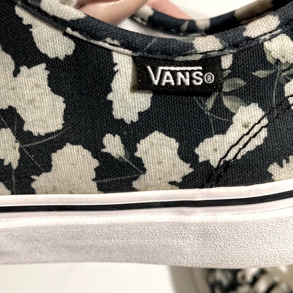 Sold 💌 Vans Sneakers - Picture 6 of 14